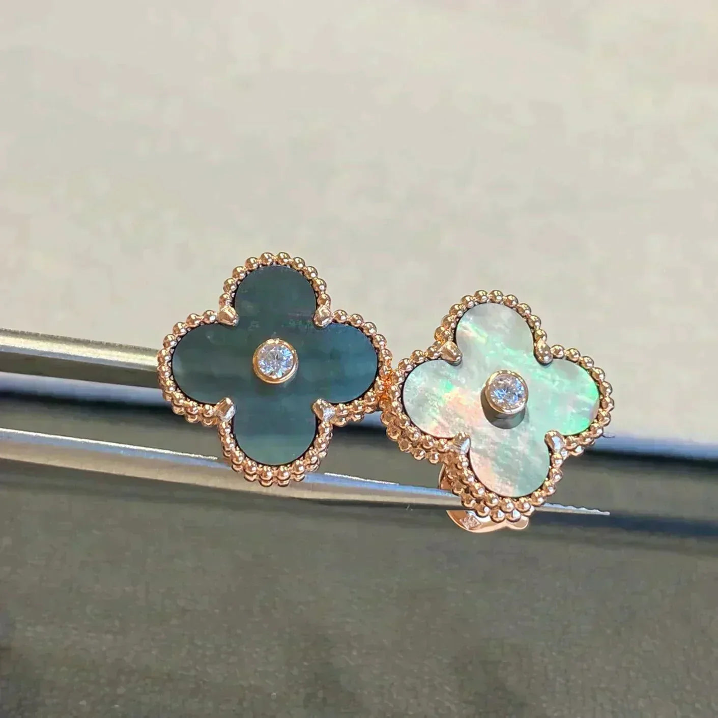 VCA CLOVER MEDIUM 1 MOTIFS GRAY MOP DIAMOND EARRINGS