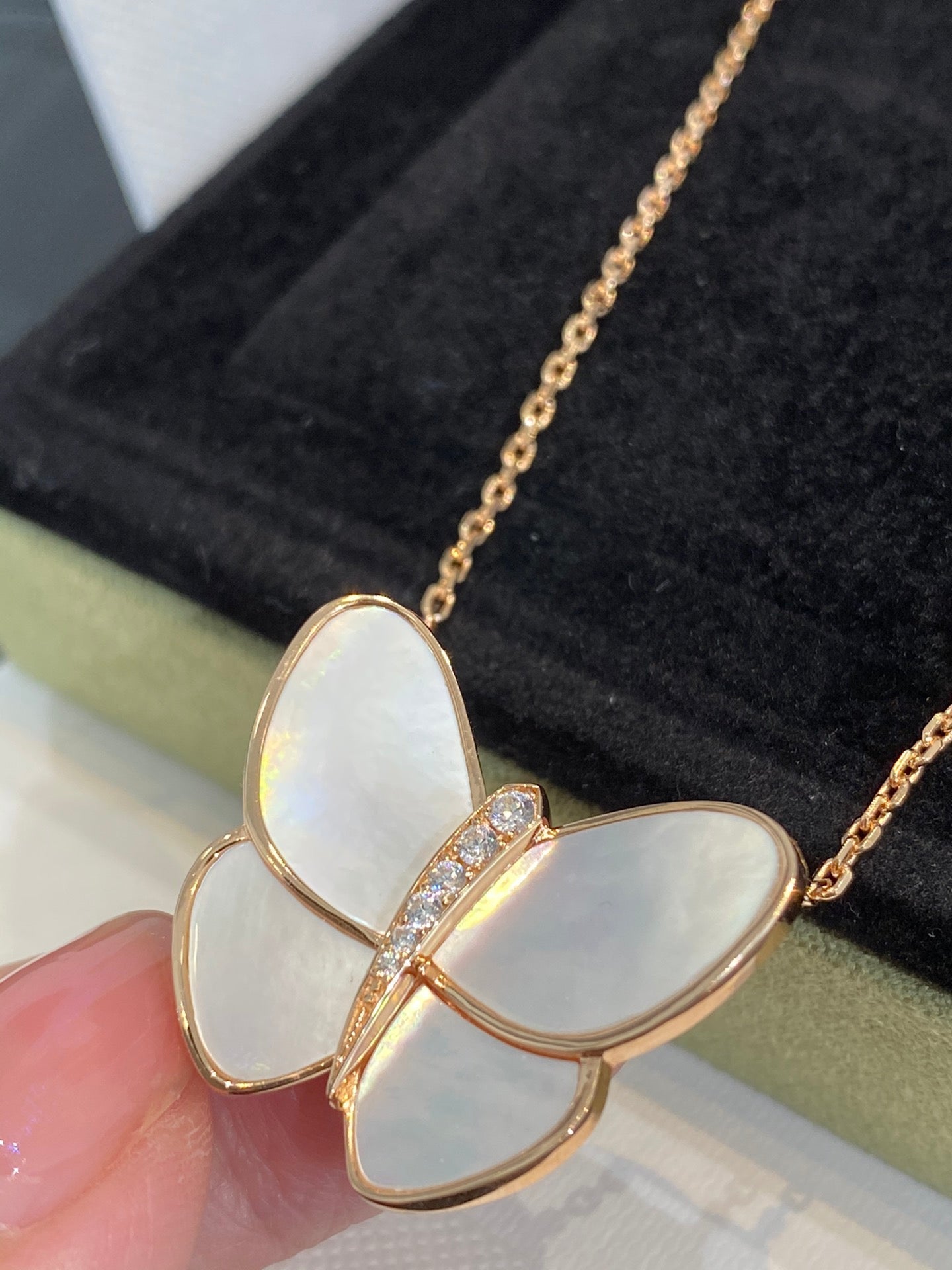 VCA BUTTERFLY GOLD MOP DIAMOND NECKLACE