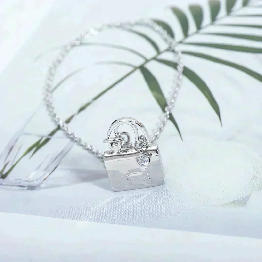 HERMES AMULETTE PEDANT SILVER NECKLACE